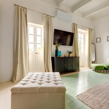 Stylish Steps From The Capital * Floriana