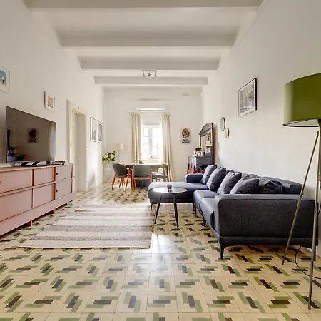 Stylish Steps From The Capital Il-Furjana