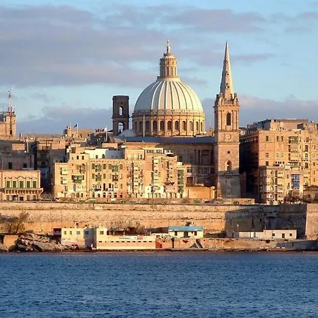 Stylish Steps From The Capital 일 푸리아나