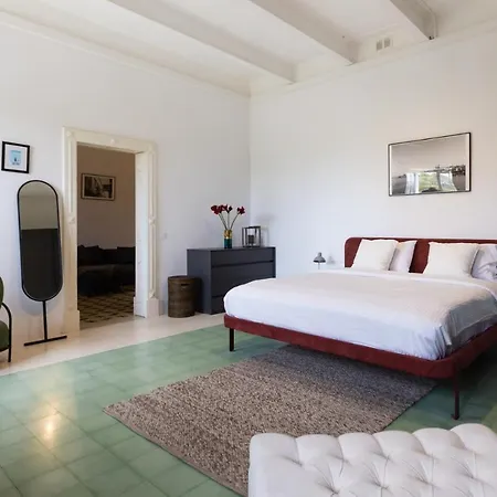 Apartment Stylish Steps From The Capital