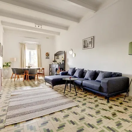 Stylish Steps From The Capital * Floriana