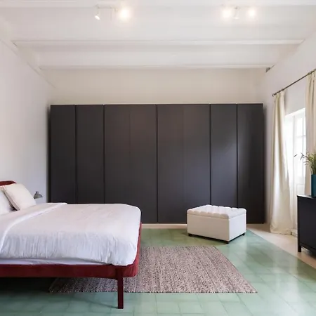 Stylish Steps From The Capital Apartament *